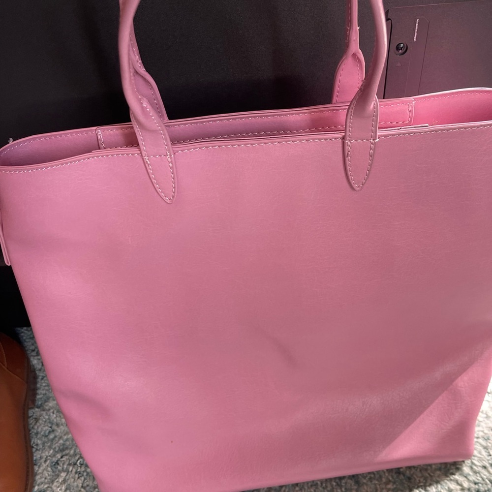 MATT & NAT  beautiful pink purse excellent condition no cross body strap